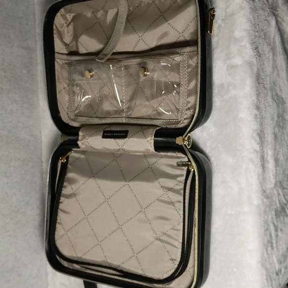 Marcy McKenna, 2-in-1 Essential Hamptons Collection,Hard Side Beauty Case- Black - Picture 3 of 5